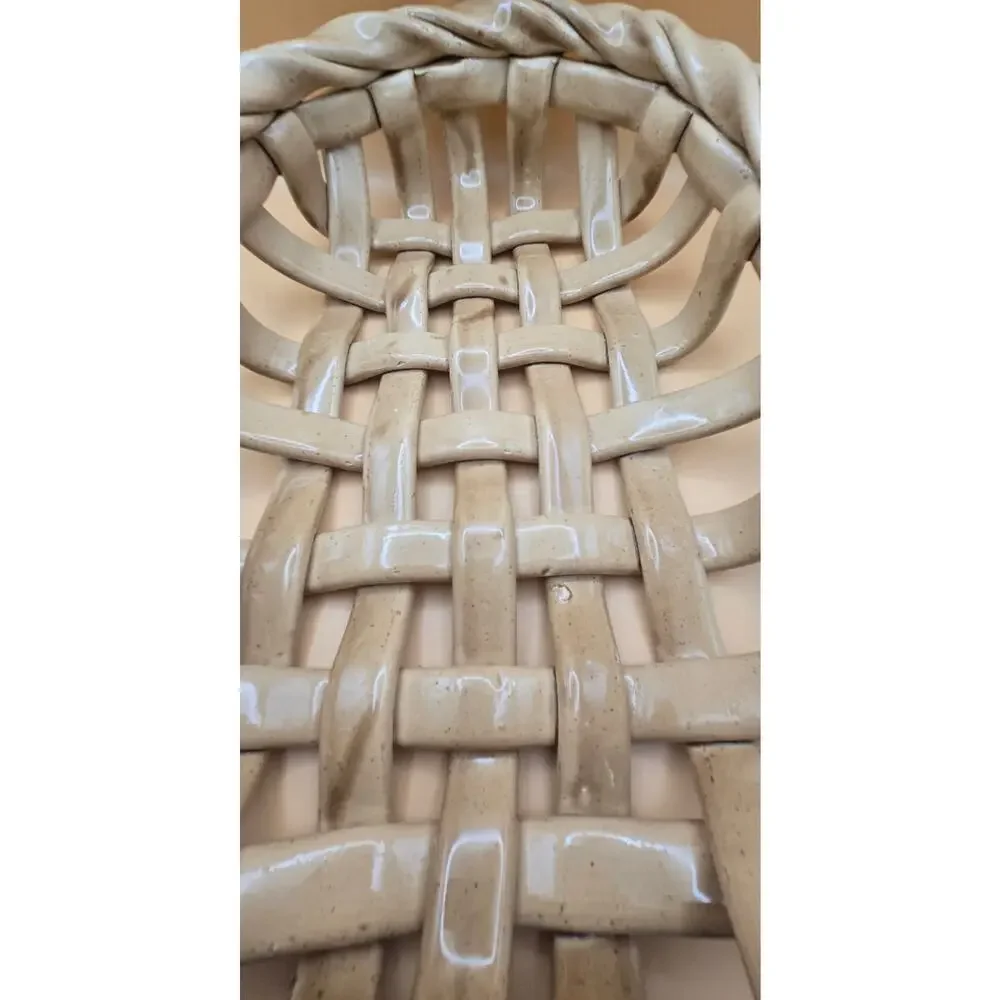 VTG Twisted/Overlapping Ceramic/Pottery Bread Or Fruit Bowl